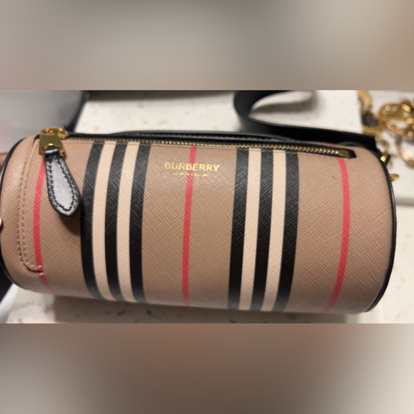 COPY - AUTHENTIC Burberry Striped Icon Barrel Bag - Picture 3 of 7